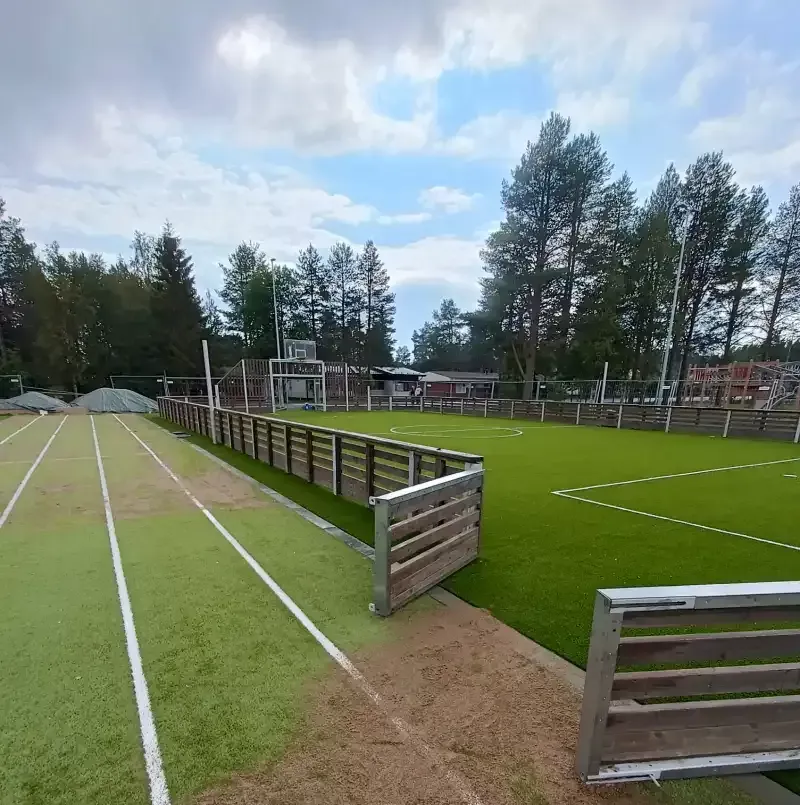 Nilonkankaan koulun piha – monitoimiareena ja juoksusuora