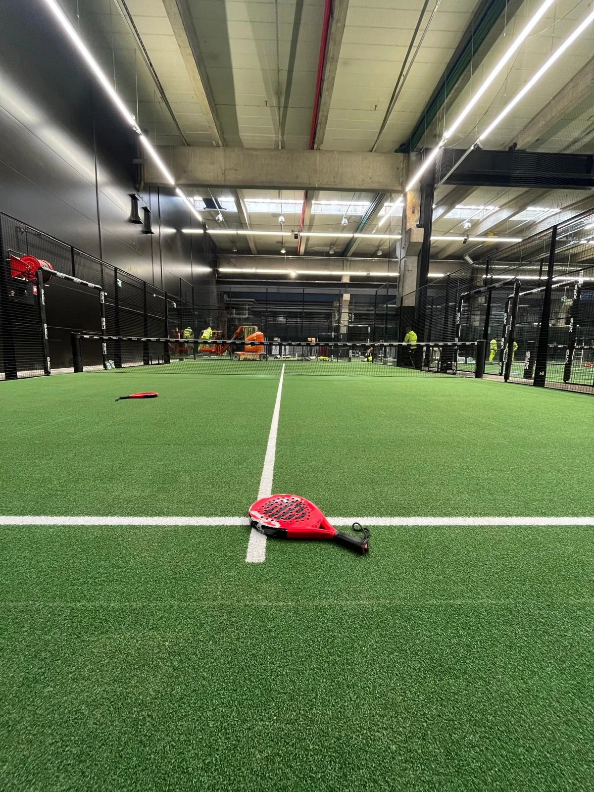 Maailmanluokan padel-kenttä asennettuna